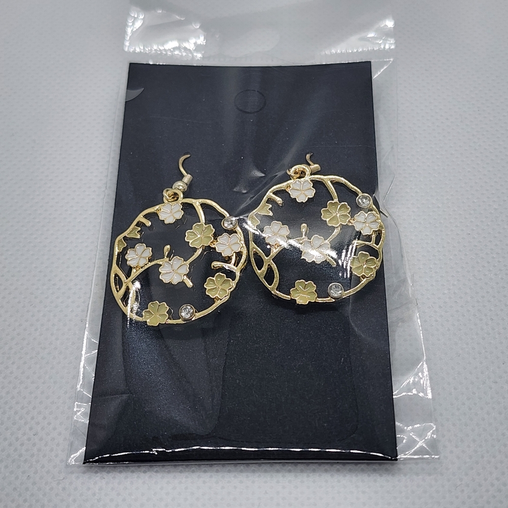 Yellow And White Flower Earrings Elegant‎ Gold Tone with Hypoallergenic Hooks